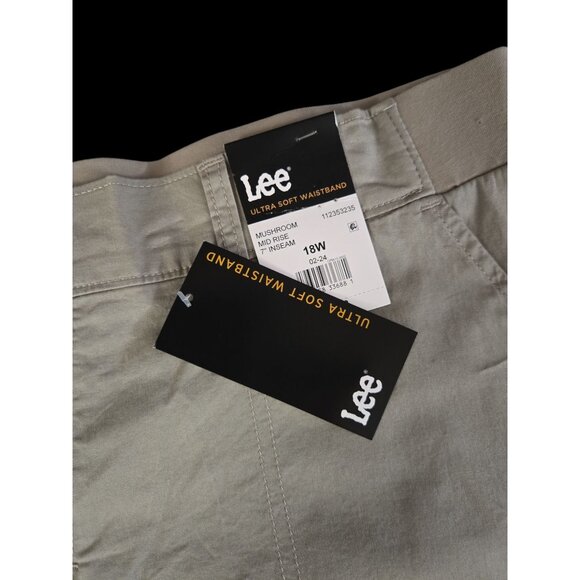 COPY - COPY - Lee Women’s Plus Utility Shorts 18W (1X) Mid Rise Stretch Pockets… - Picture 5 of 8